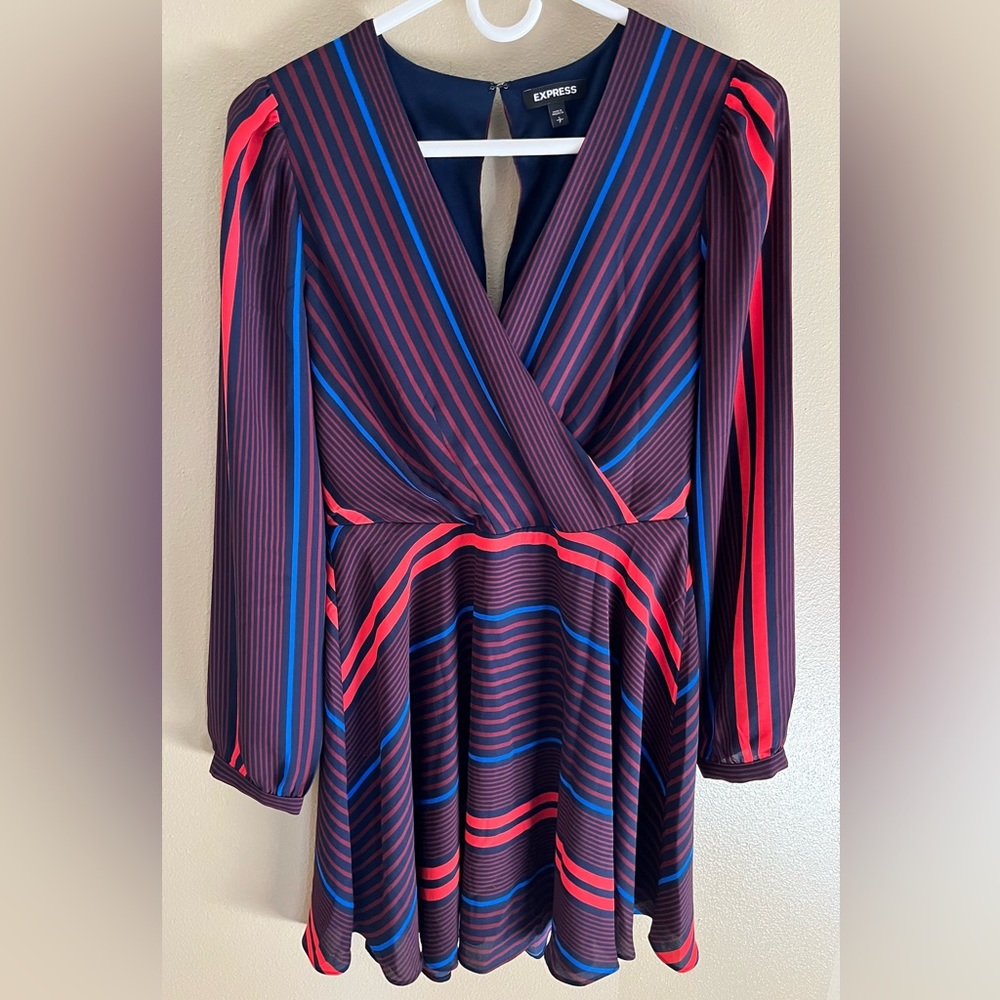 Womens Express Long Sleeve Striped V Neck Dress